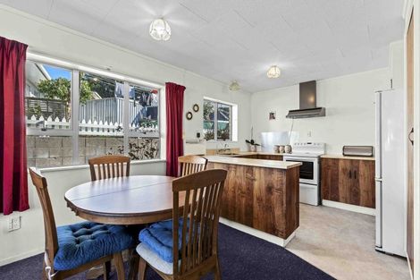 Photo of property in 20 Kenmore Street, Westown, New Plymouth, 4310