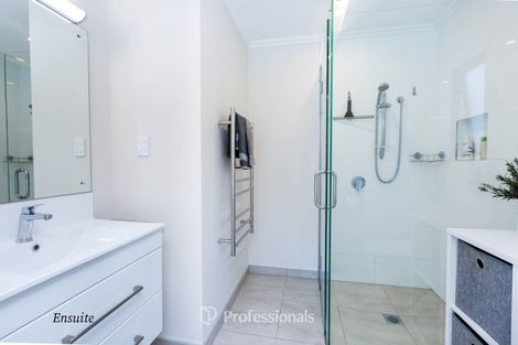 Photo of property in 27 Somerby Mews, Silverstream, Upper Hutt, 5019