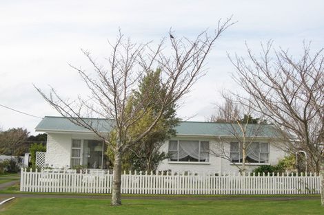 Photo of property in 62 Domett Street, Waitara, 4320