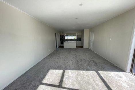 Photo of property in 128 Cobham Crescent, Kelston, Auckland, 0602
