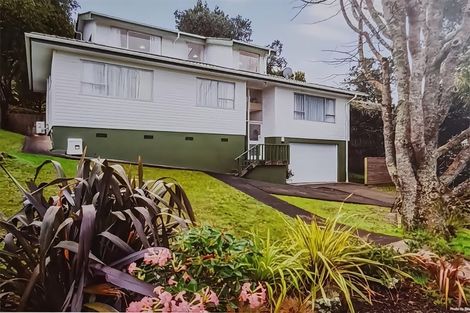 Photo of property in 15 Easton Park Parade, Glenfield, Auckland, 0629