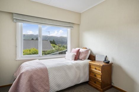 Photo of property in 72 Raroa Terrace, Tawa, Wellington, 5028