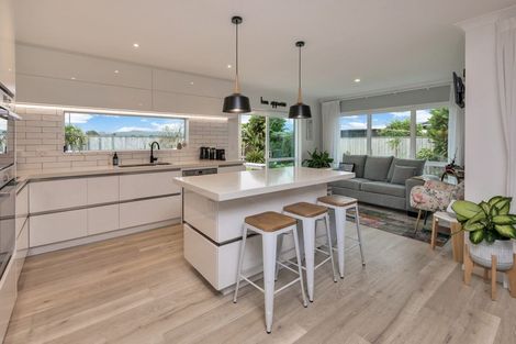 Photo of property in 40 Kowi Lakes Drive, One Tree Point, 0118