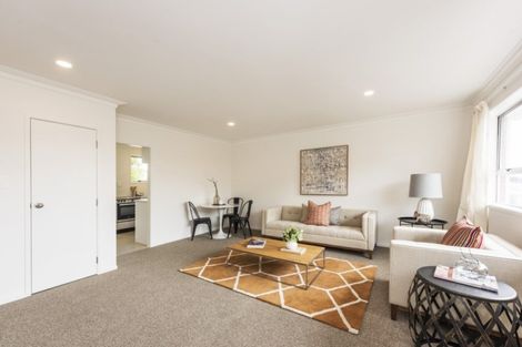 Photo of property in 2/28 Uxbridge Road, Mellons Bay, Auckland, 2014