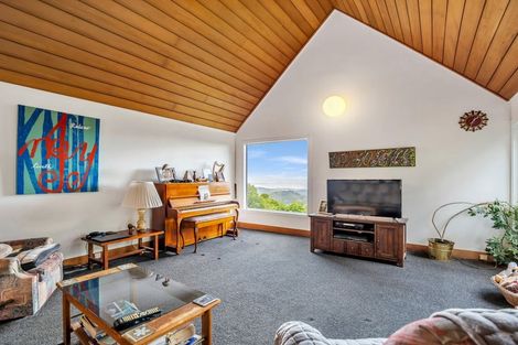 Photo of property in 1/51 Quinns Road, Waiatarua, Auckland, 0612