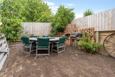 Photo of property in 19 Peterhouse Place, West Harbour, Auckland, 0618