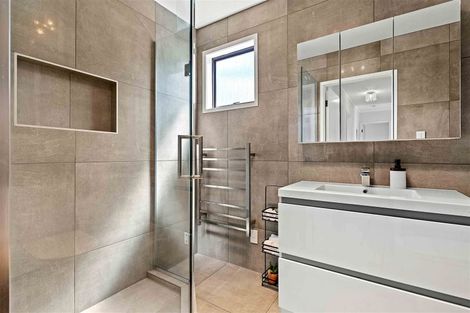 Photo of property in 1/86 Stanley Road, Glenfield, Auckland, 0629