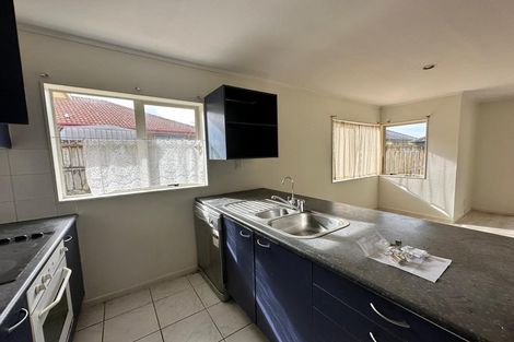 Photo of property in 32 Frank Bunce Grove, Flat Bush, Auckland, 2019