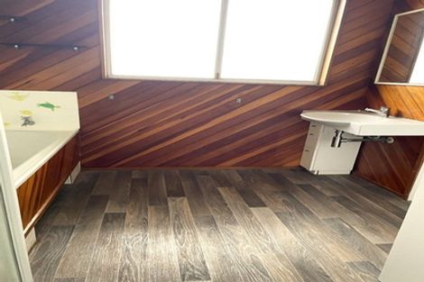 Photo of property in 28 Easton Park Parade, Glenfield, Auckland, 0629