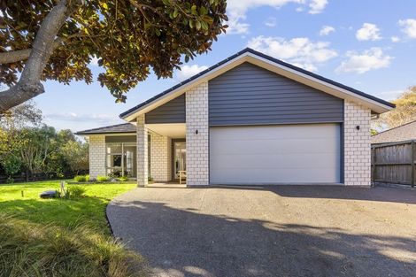 Photo of property in 2 Stoneleigh Grove, Paraparaumu, 5032