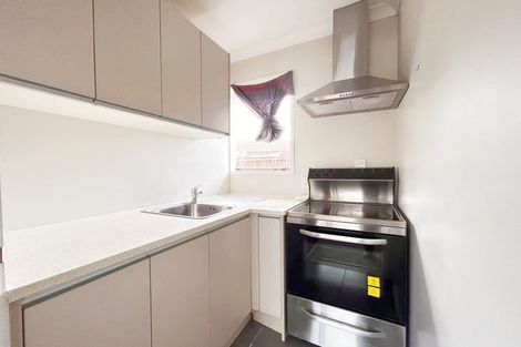 Photo of property in 24 Jillteresa Crescent, Half Moon Bay, Auckland, 2012