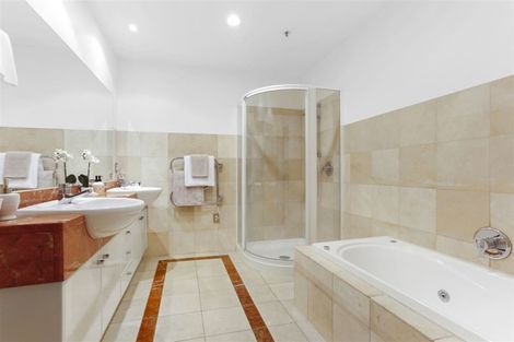 Photo of property in 4/5d The Promenade, Takapuna, Auckland, 0622