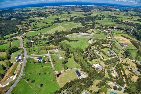 Photo of property in 33a Waiotahi Drive, Mangawhai, 0573