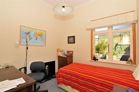 Photo of property in 35 Dorking Road, Brooklyn, Wellington, 6021