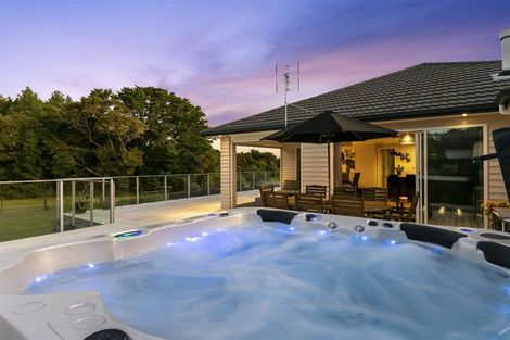 Photo of property in 21 Kahika Grove, Huapai, Kumeu, 0810