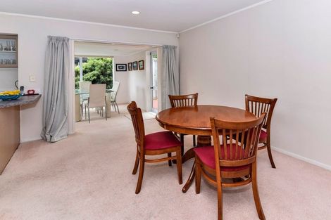 Photo of property in 8a Sheriff Place, Randwick Park, Auckland, 2105