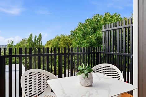 Photo of property in 4/19 Trias Road, Totara Vale, Auckland, 0629