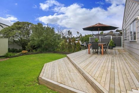 Photo of property in 5 Tetrarch Place, Totara Vale, Auckland, 0629