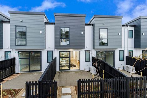 Photo of property in 5 Papa Takaro Lane, Flat Bush, Auckland, 2019