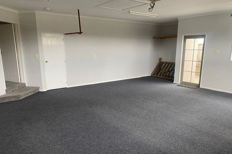 Photo of property in 11 Shelter Grove, Frankleigh Park, New Plymouth, 4310