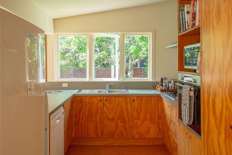 Photo of property in 174 Queens Drive, Lyall Bay, Wellington, 6022