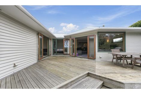 Photo of property in 204 Miromiro Road, Normandale, Lower Hutt, 5010