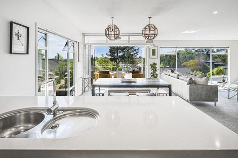 Photo of property in 3 Hikanui Drive, Havelock North, 4130