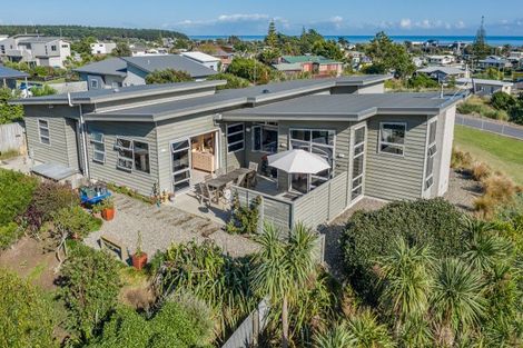 Photo of property in 31-33 Taonui Street, Waitarere Beach, Levin, 5510
