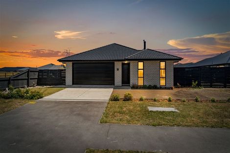 Photo of property in 16 Suffolk Drive, Kirwee, 7571