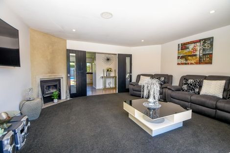 Photo of property in 2 The Glade, Carterton, 5713