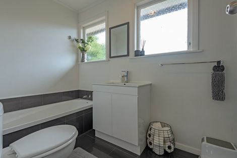 Photo of property in 8 Cohen Place, Milson, Palmerston North, 4414
