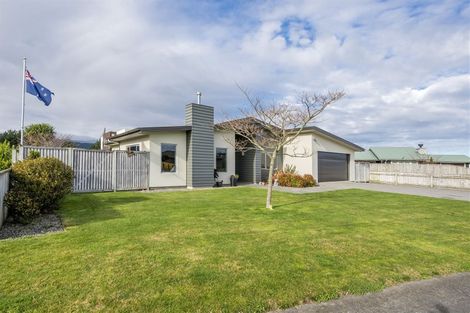 Photo of property in 26 Okarito Avenue, Levin, 5510