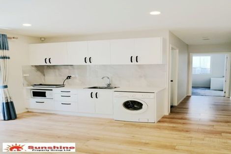 Photo of property in 13a Beechwood Road, Rothesay Bay, Auckland, 0630