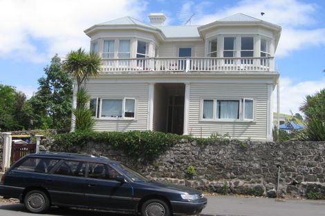 Photo of property in 21 Cambridge Terrace, Devonport, Auckland, 0624