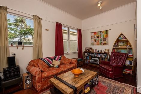 Photo of property in 84 Kilbirnie Crescent, Kilbirnie, Wellington, 6022