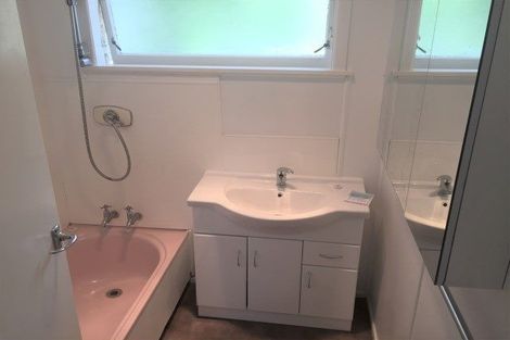 Photo of property in 262 Hepburn Road, Glendene, Auckland, 0602