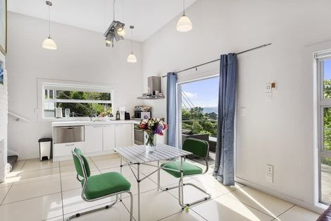 Photo of property in 27 Garden Road, Northland, Wellington, 6012