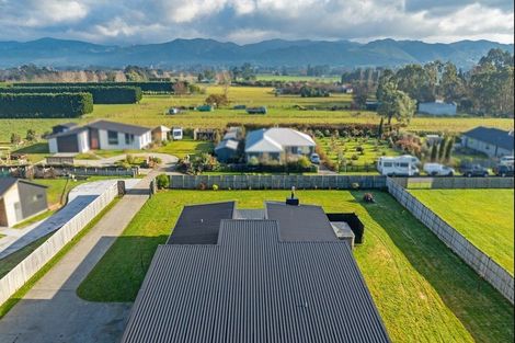 Photo of property in 5 Remutaka Lane, Carterton, 5713