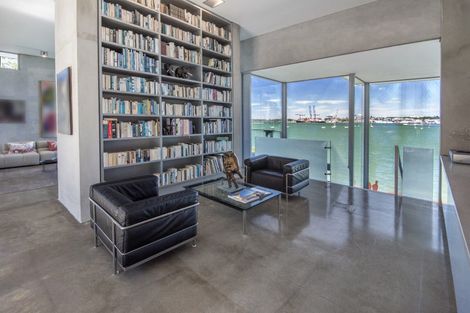 Photo of property in 9 Stanley Point Road, Stanley Point, Auckland, 0624