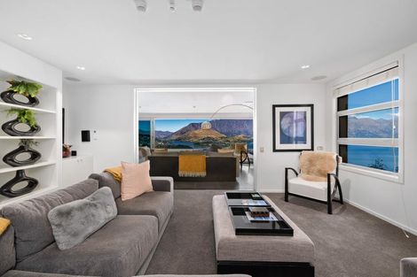 Photo of property in 6 Lordens Place, Fernhill, Queenstown, 9300