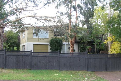 Photo of property in 39 Rosewarne Crescent, Glendene, Auckland, 0602