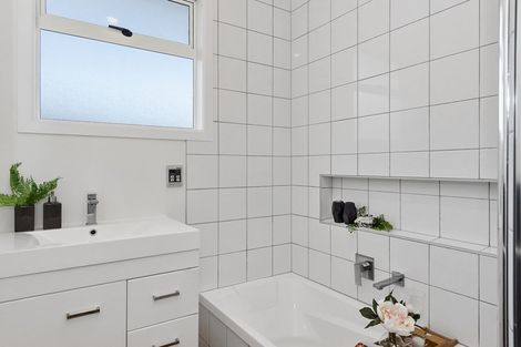 Photo of property in 53 Cecil Street, St Andrews, Hamilton, 3200