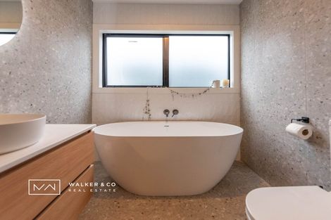 Photo of property in 2 Nikau Lane, Timberlea, Upper Hutt, 5018