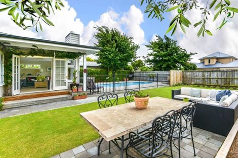 Photo of property in 55 Jeffreys Road, Fendalton, Christchurch, 8052