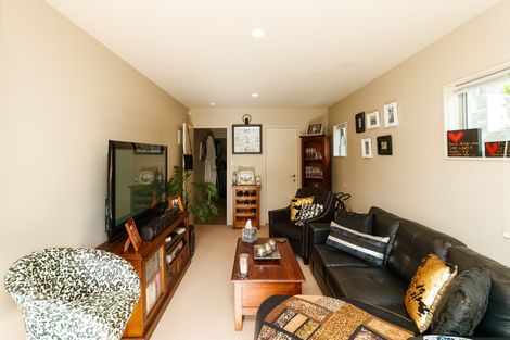 Photo of property in 19 Springdale Grove, Fitzherbert, Palmerston North, 4410
