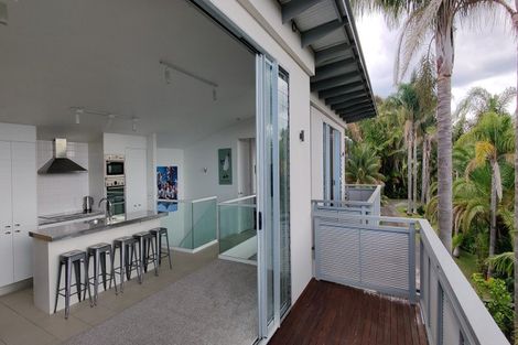 Photo of property in 1/598 Beach Road, Rothesay Bay, Auckland, 0630