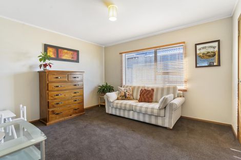 Photo of property in 33 Channing Crescent, Botany Downs, Auckland, 2010