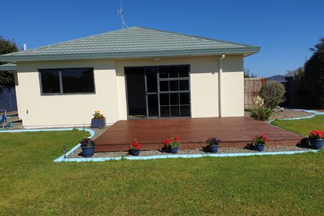Photo of property in 42 Logan Way, Kelvin Grove, Palmerston North, 4414