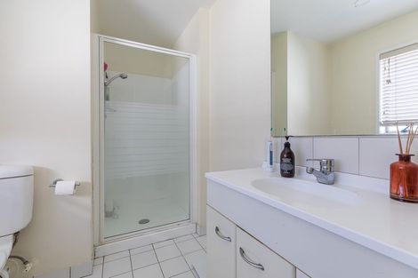 Photo of property in Henry Walton Flats, 2/2 Upper Queen Street, Auckland Central, Auckland, 1010