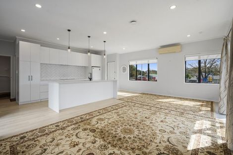 Photo of property in 4a Barron Drive, Green Bay, Auckland, 0604